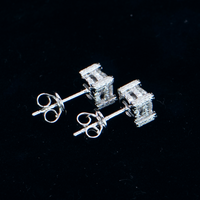 BABY TRAX - モアサナイト サイドメレ 両耳セット 0.8ct 1粒ピアス 5.3mm